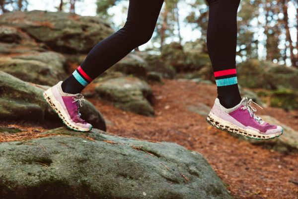 Erlebe die besten tests von laufschuhen und trail-schuhen